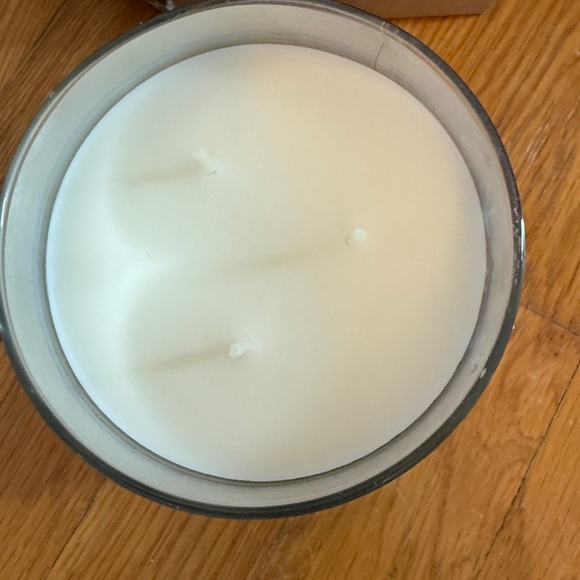 Bath & Body Works CRANBERRY EUCALYPTUS 🦌 Scented 3 Wick Candle DELICIOUS New 1 - Picture 2 of 3